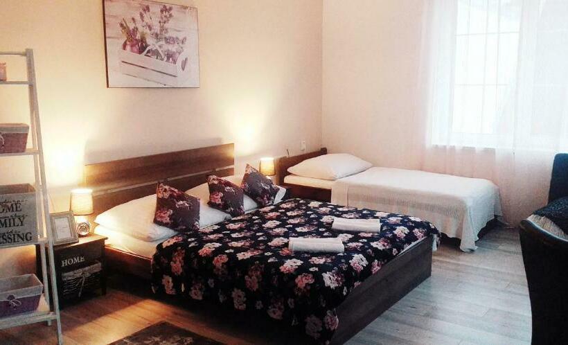 تختخواب و صبحانه Monato