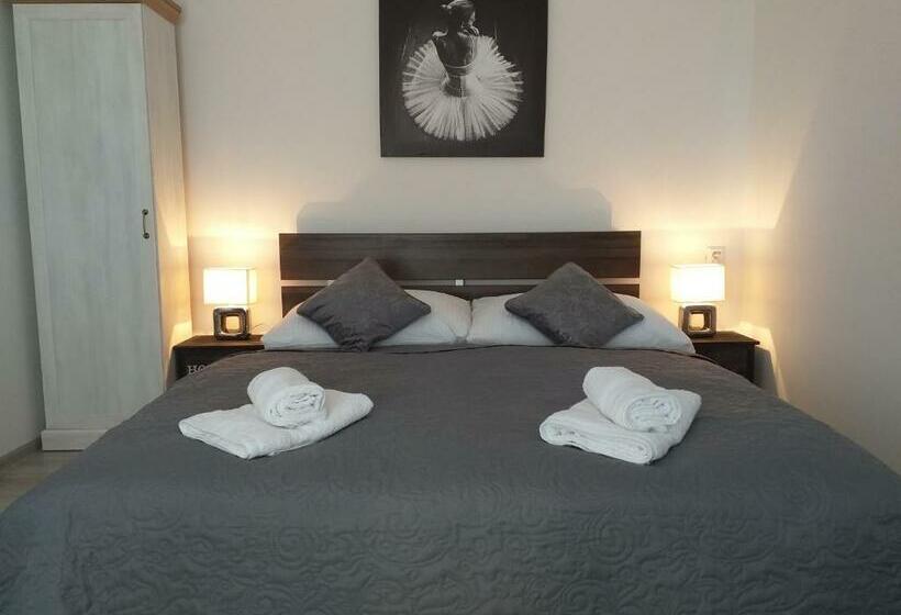 تختخواب و صبحانه Monato