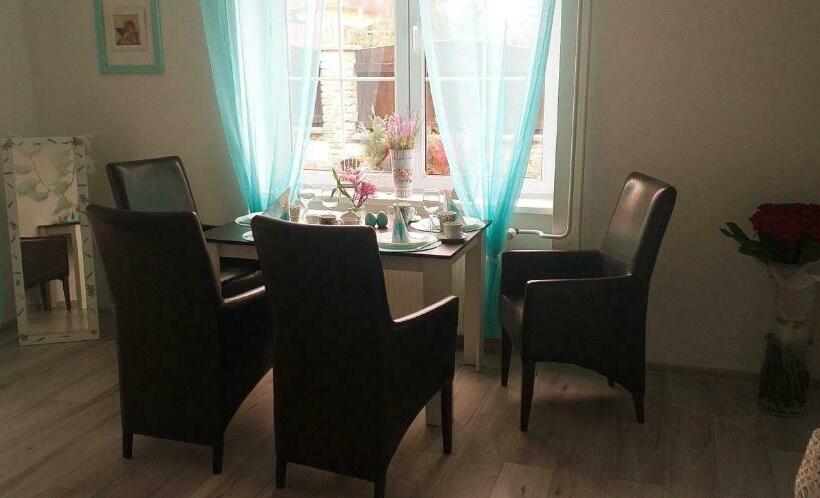 تختخواب و صبحانه Monato