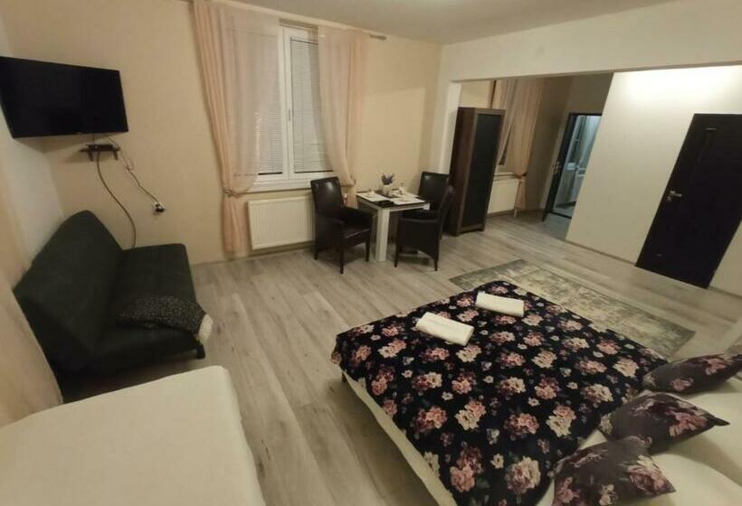 تختخواب و صبحانه Monato