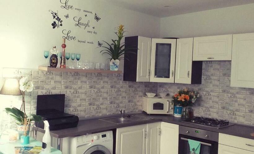 تختخواب و صبحانه Monato