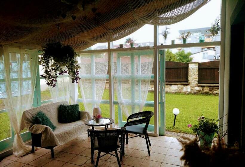 تختخواب و صبحانه Monato