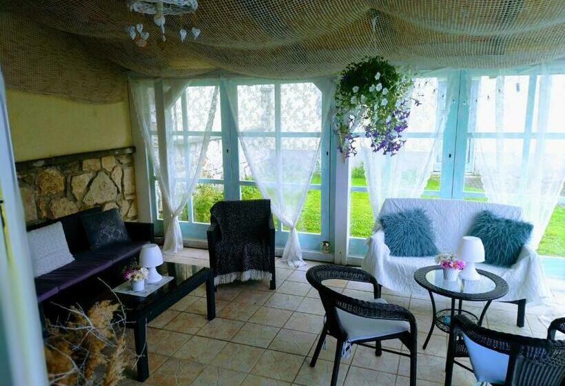 تختخواب و صبحانه Monato