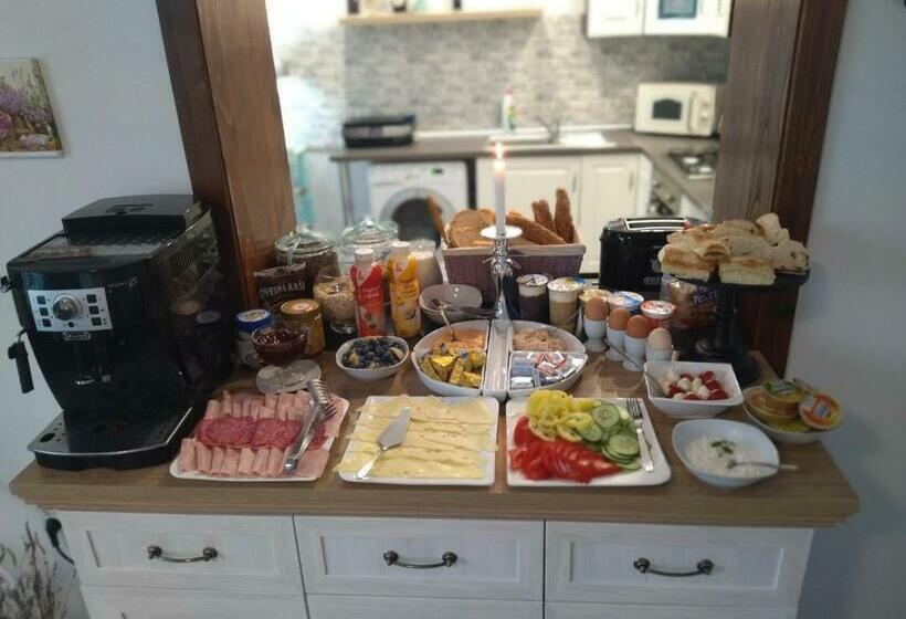 تختخواب و صبحانه Monato