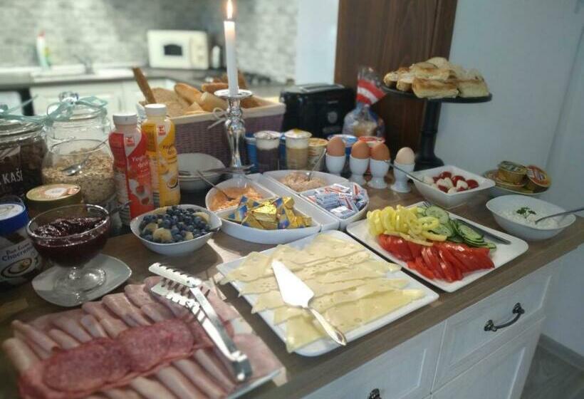 تختخواب و صبحانه Monato