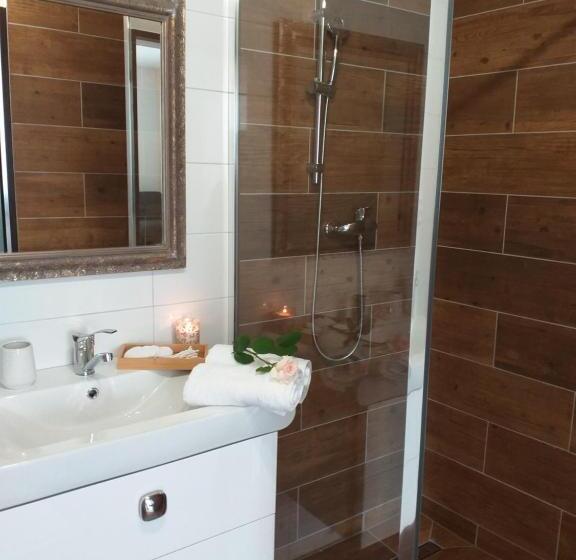 تختخواب و صبحانه Monato