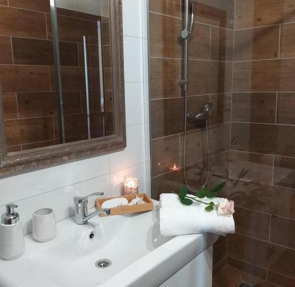 تختخواب و صبحانه Monato