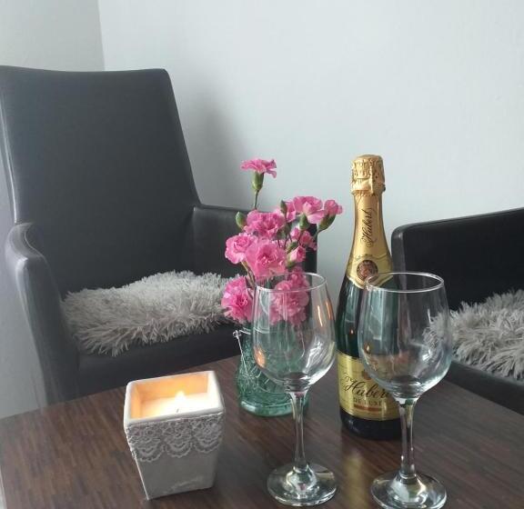 تختخواب و صبحانه Monato