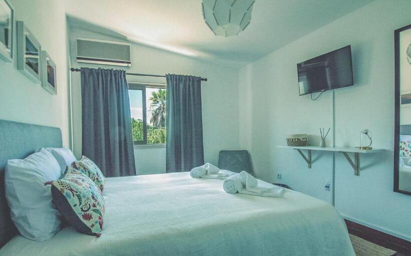 تختخواب و صبحانه Pine House   Faro Airport, Beach And City Center