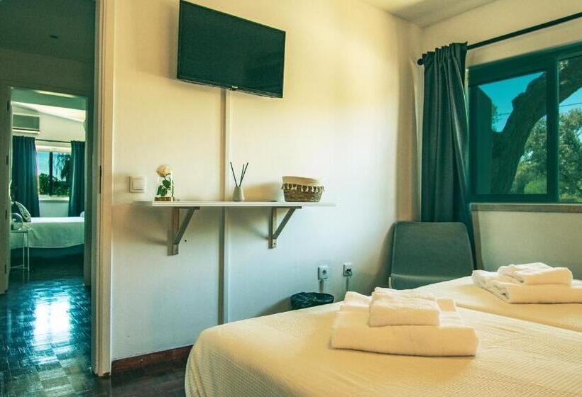 تختخواب و صبحانه Pine House   Faro Airport, Beach And City Center