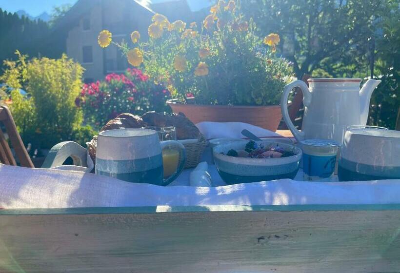 مبيت وإفطار Une Envie De Montagne