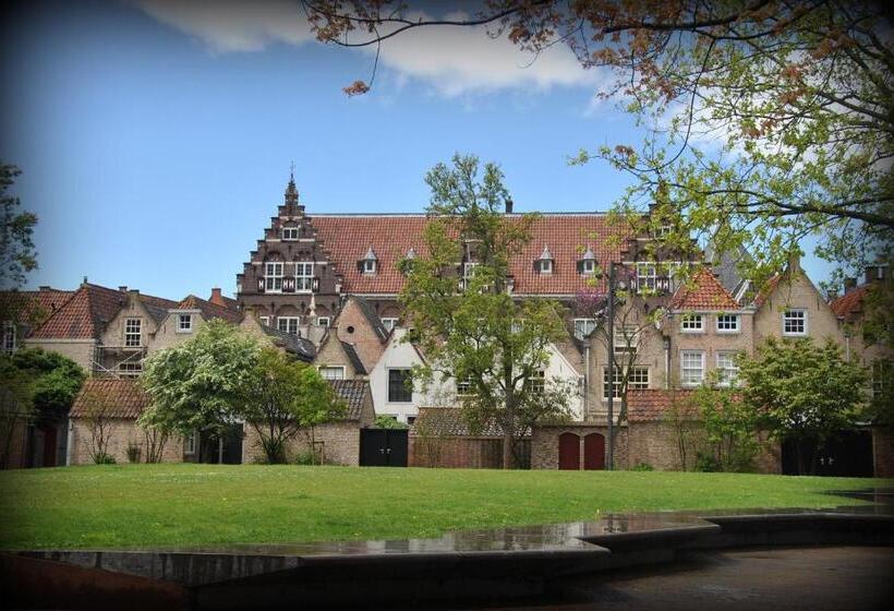 تختخواب و صبحانه Villa Conti