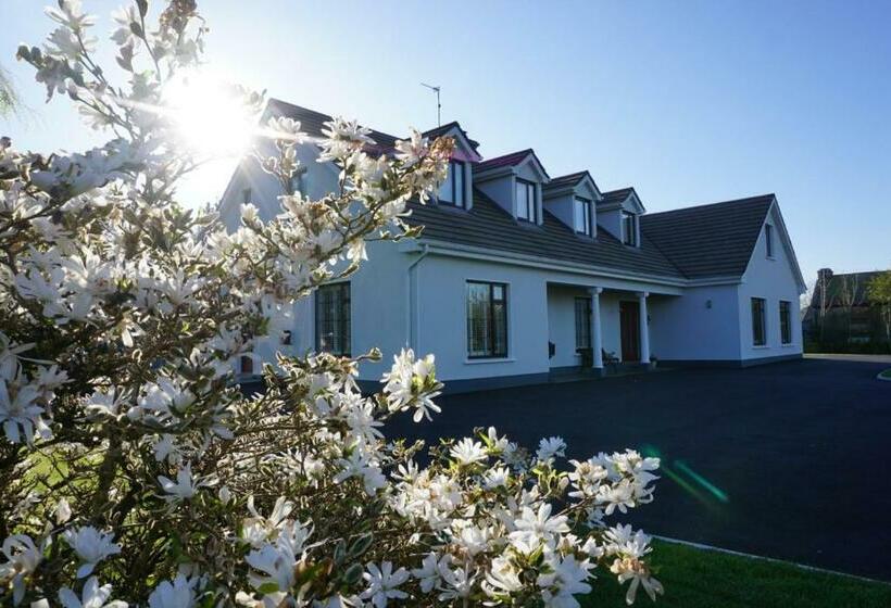 Crossriver Bed And Breakfast