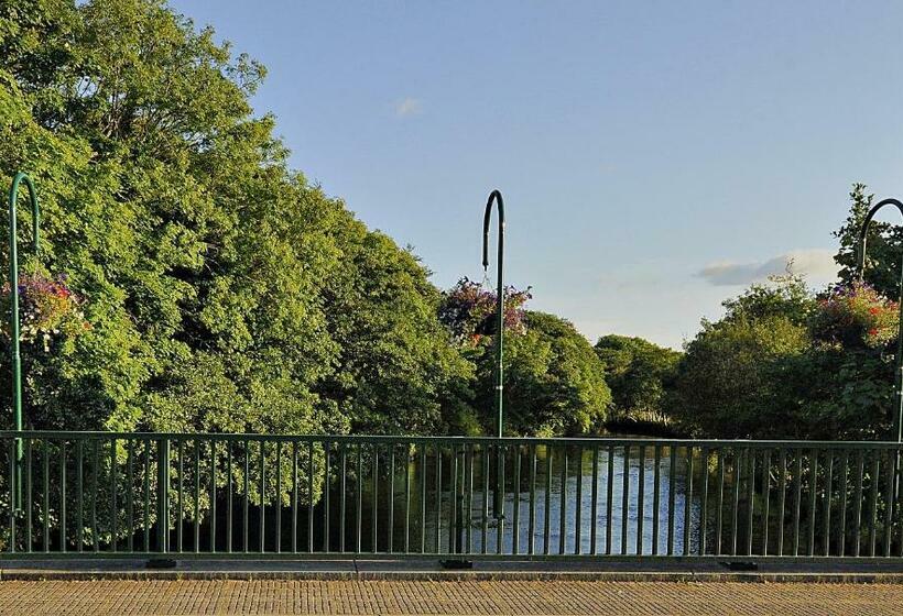 Crossriver Bed And Breakfast