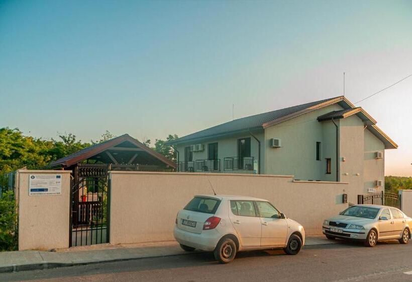 בית מלון כפרי Pensiunea Agroturistica Valentino