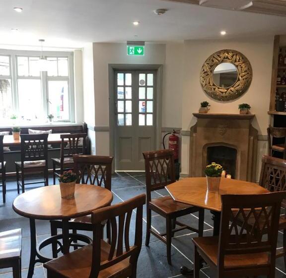 فندق The Cross Keys Sherborne