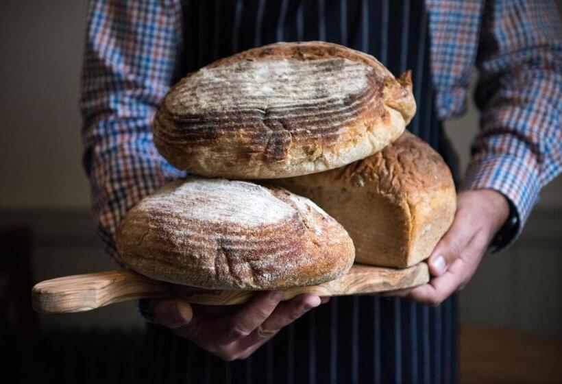 فندق The Cross Keys Sherborne