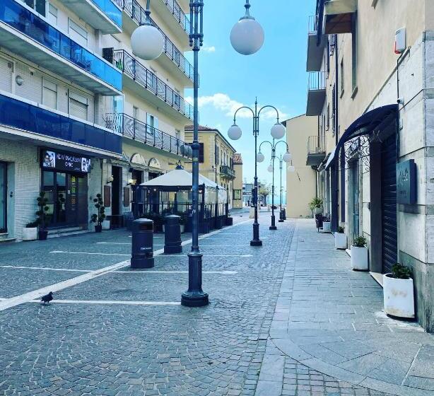 膳宿费 Affittacamere Via Roma 12