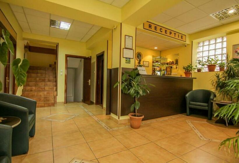 بنسيون Casa Soricelu