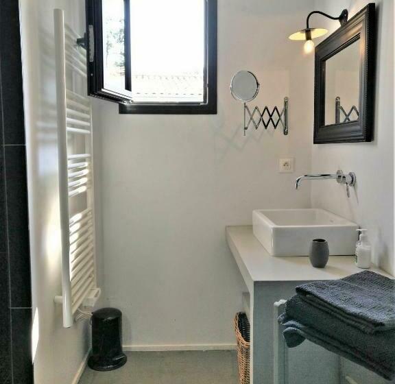 ペンション Derrière La Plage : Suite, Patio Et Pergola