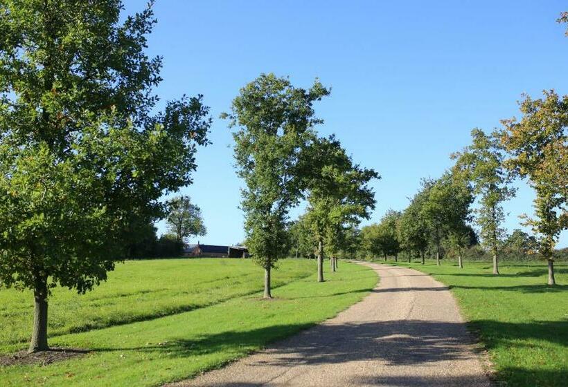 Пансион Hedges House