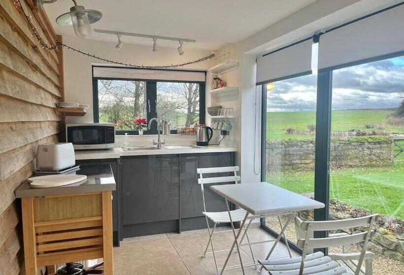 Пансион Hedges House