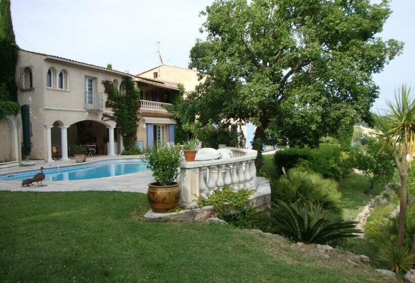 بنسيون La Grimaudière