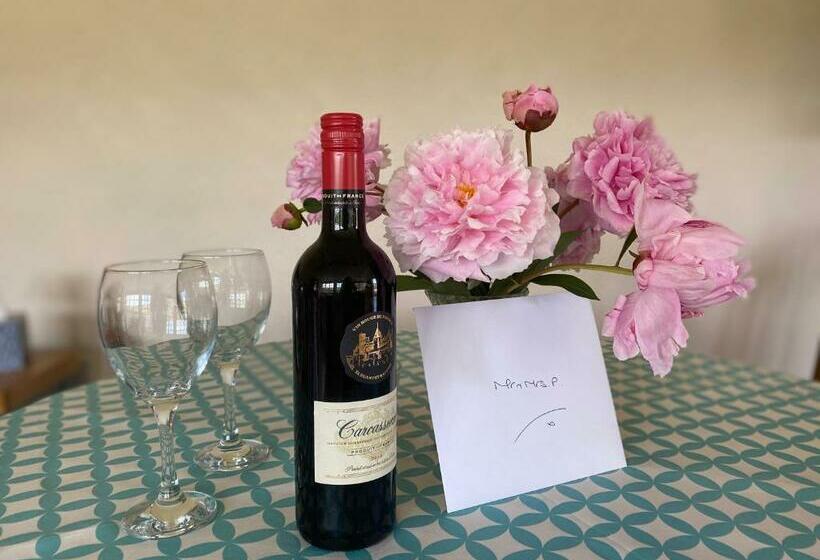 Пансион Tegfan Garden Suite