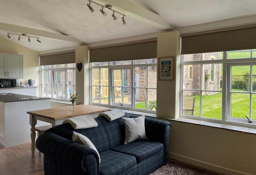 פנסיון Tegfan Garden Suite