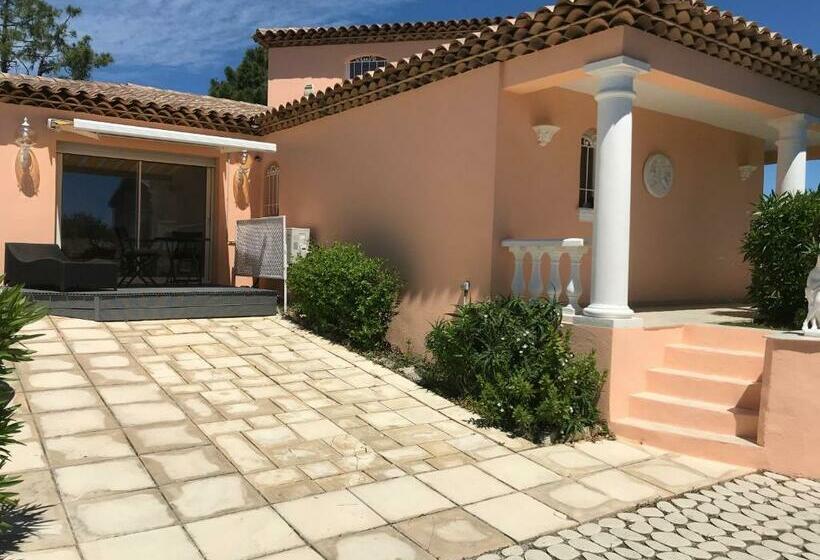 פנסיון Villa Goonie