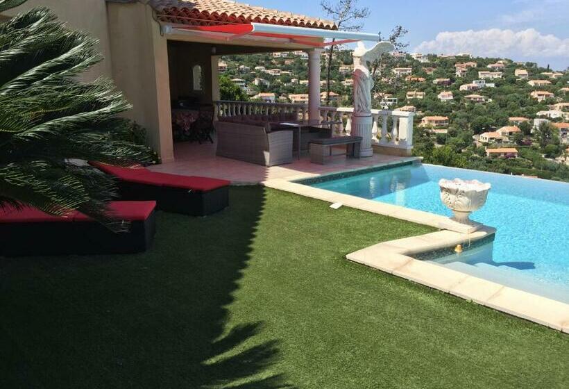 פנסיון Villa Goonie