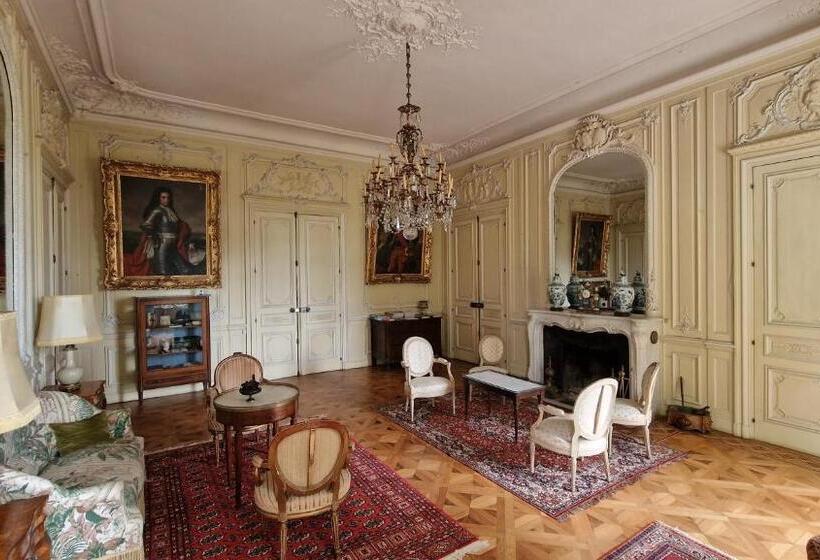 ベッドアンドブレックファースト Château De Montpatey