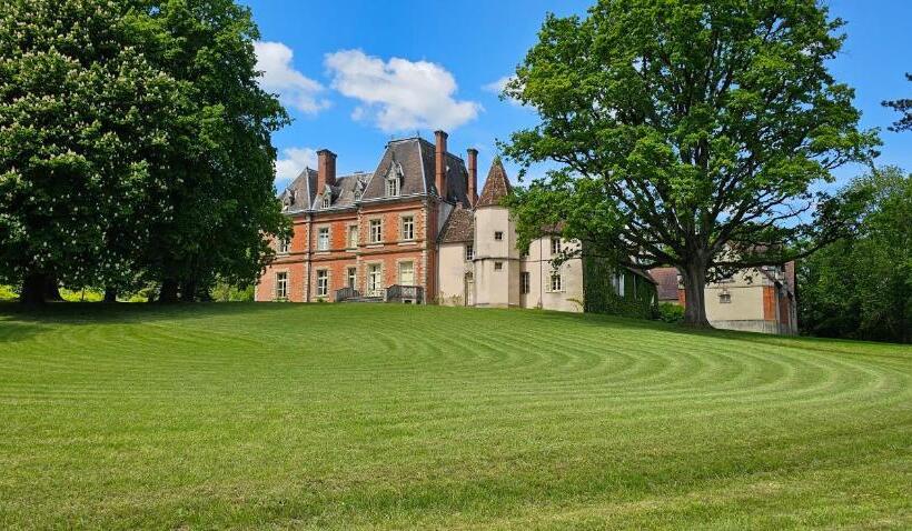 ベッドアンドブレックファースト Château De Montpatey