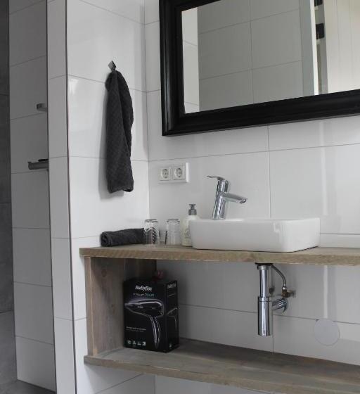 تختخواب و صبحانه De Weije Wereld