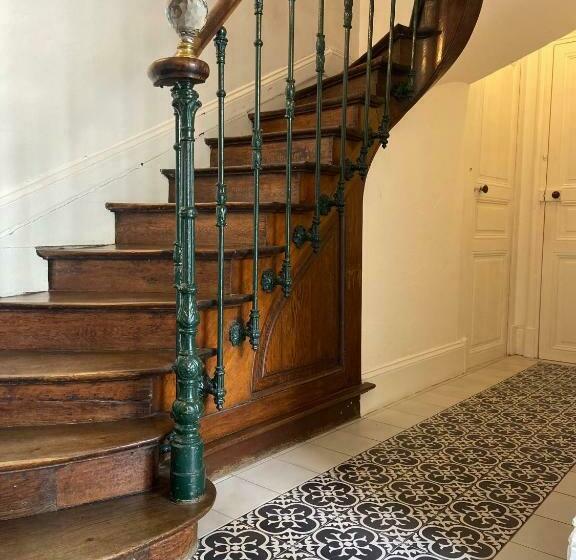 تختخواب و صبحانه La Villa B