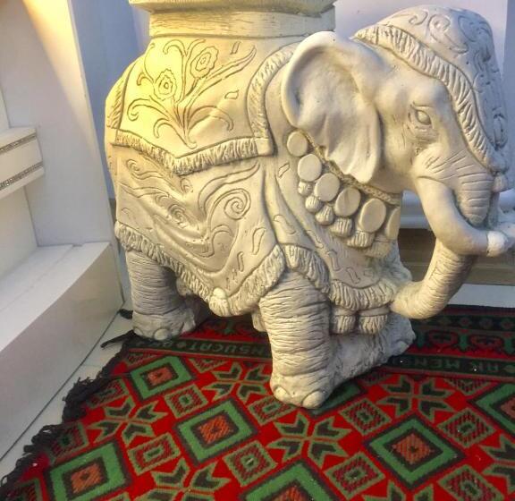 צימר Lily Airport Otel