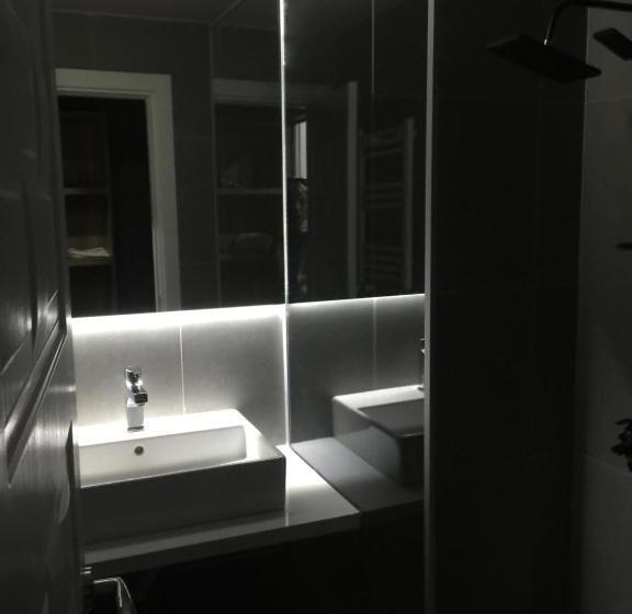 צימר Lily Airport Otel