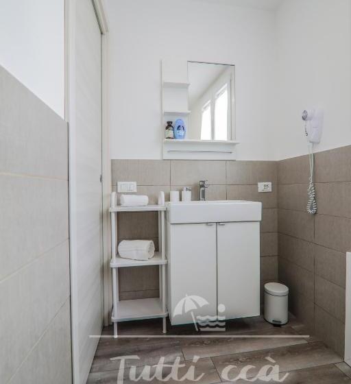 צימר Tutti Ccà Airport Rooms