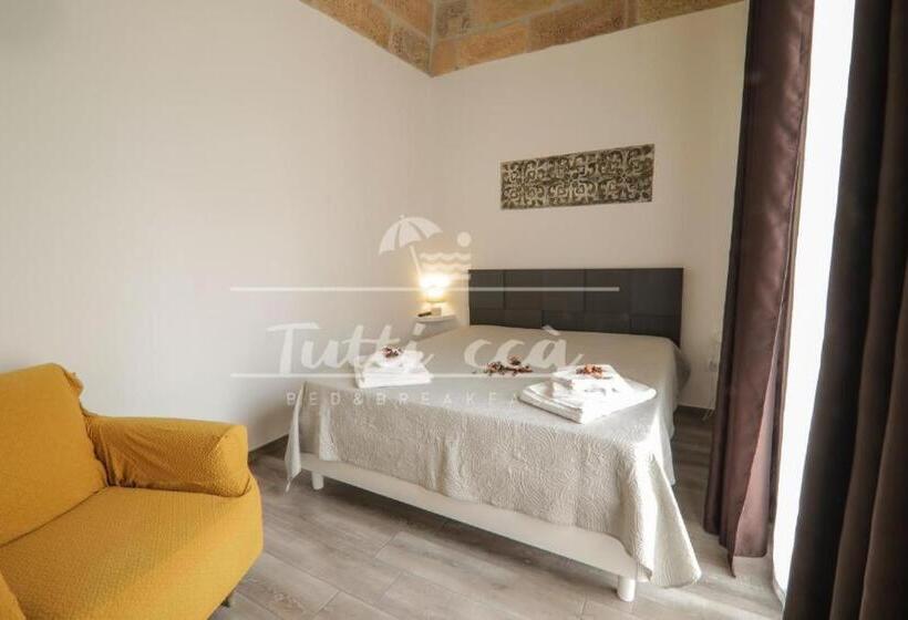 צימר Tutti Ccà Airport Rooms