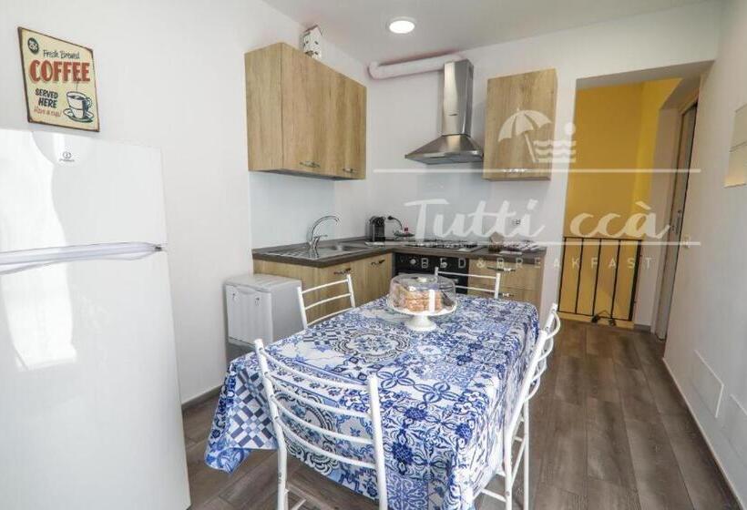 צימר Tutti Ccà Airport Rooms