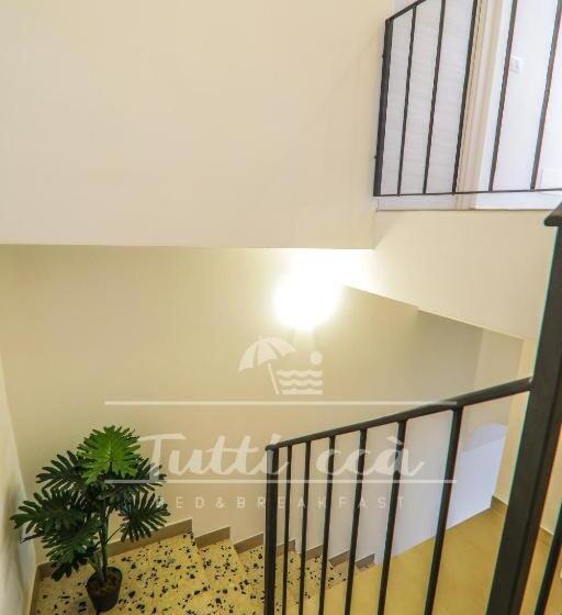 צימר Tutti Ccà Airport Rooms