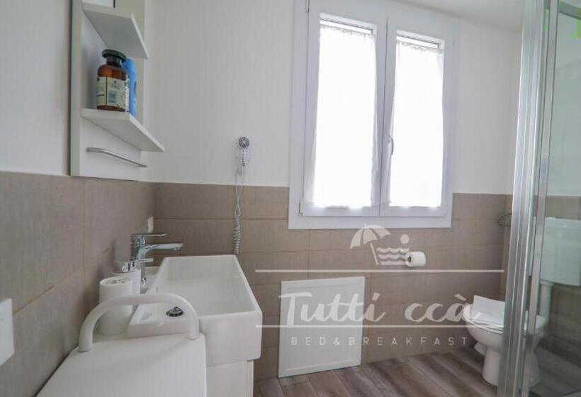 צימר Tutti Ccà Airport Rooms