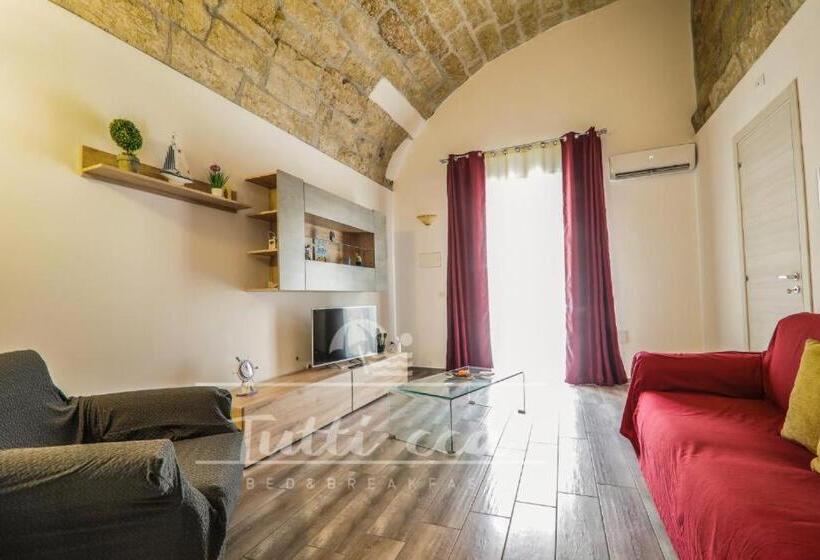 צימר Tutti Ccà Airport Rooms