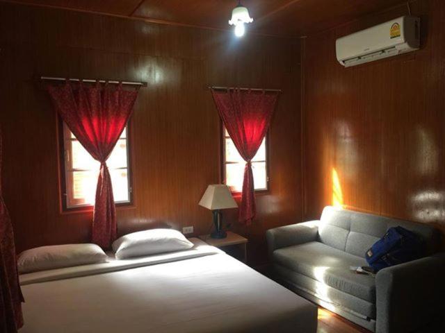 Отель Thong Somboon Club