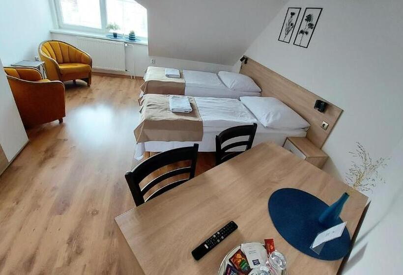ペンション Apartmány Podlavice