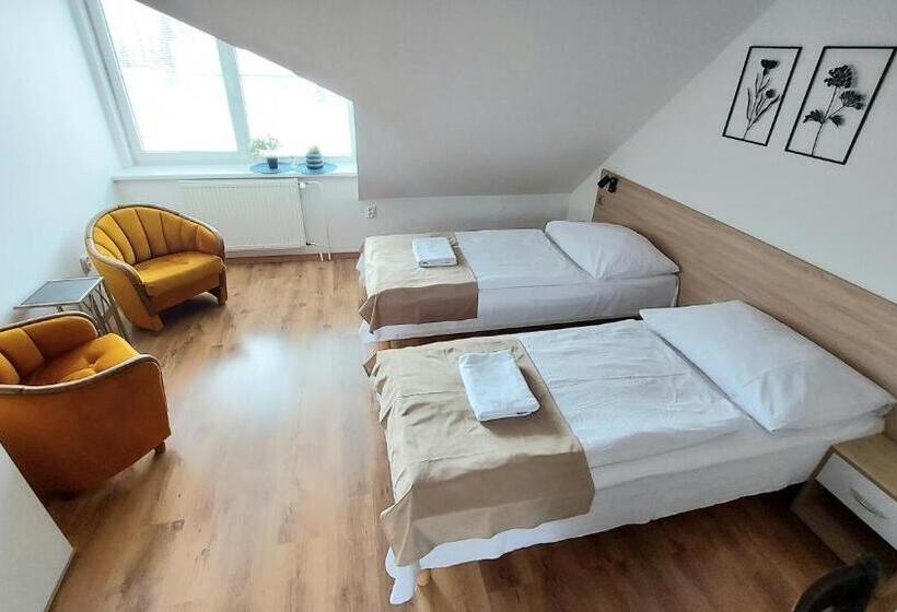 ペンション Apartmány Podlavice
