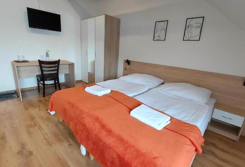 ペンション Apartmány Podlavice