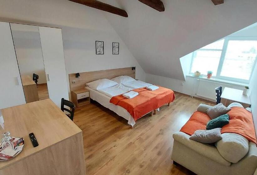 ペンション Apartmány Podlavice