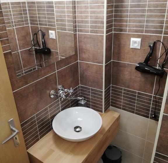 ペンション Apartmány Podlavice