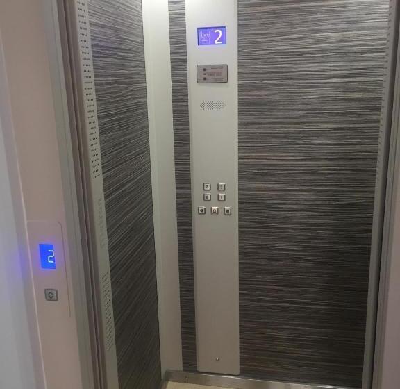 پانسیون Belvedere Airport Suites